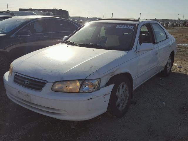 JT2BG22K5Y0386093 - 2000 TOYOTA CAMRY CE WHITE photo 2