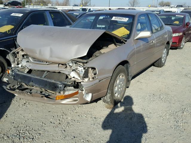 JT2BG12KXT0417602 - 1996 TOYOTA CAMRY DX GOLD photo 2