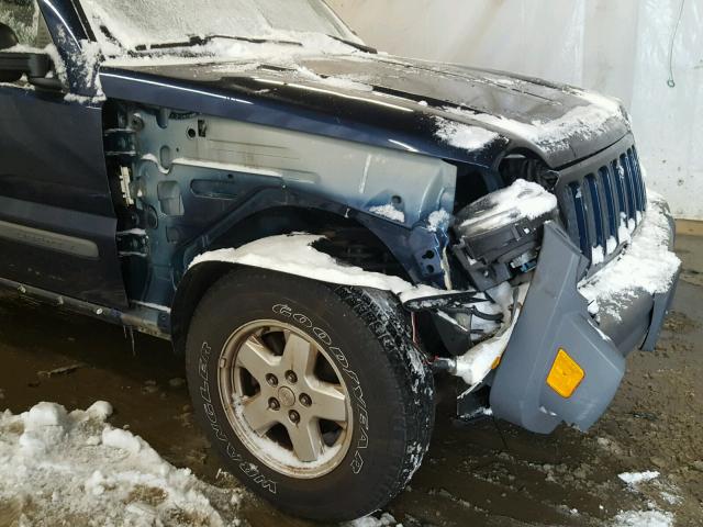 1J4GL48K55W667356 - 2005 JEEP LIBERTY SP BLUE photo 9