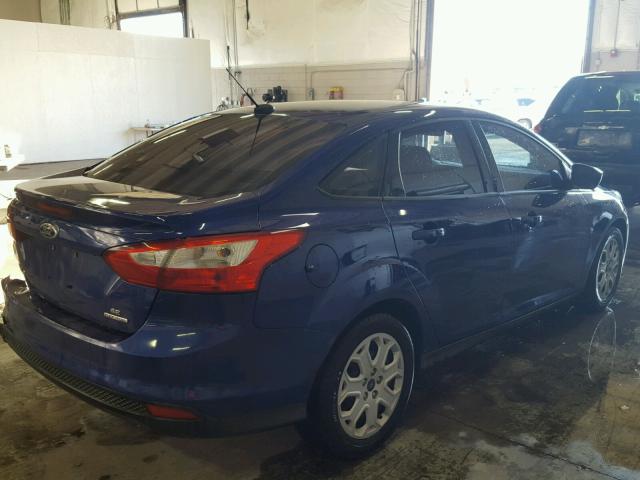 1FAHP3F26CL456537 - 2012 FORD FOCUS SE BLUE photo 4