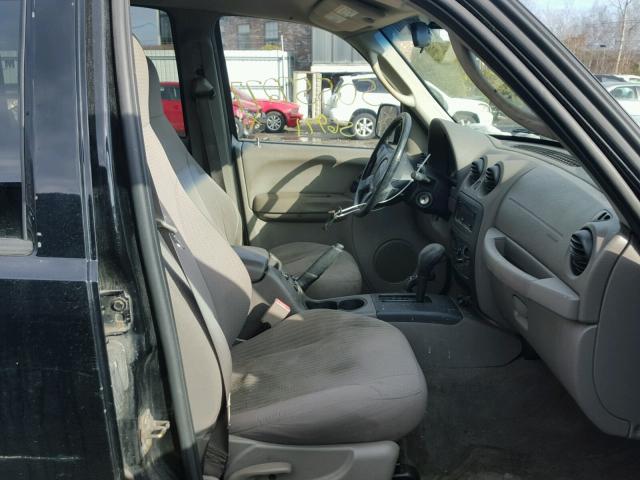 1J4GL48K54W221920 - 2004 JEEP LIBERTY SP BLACK photo 5