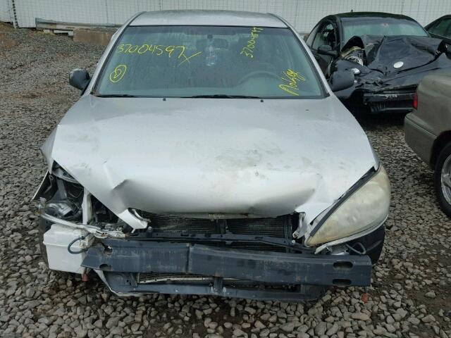 4T1BE32K25U604445 - 2005 TOYOTA CAMRY LE SILVER photo 9