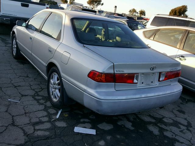 4T1BF28K21U121398 - 2001 TOYOTA CAMRY LE 银色 照片 3
