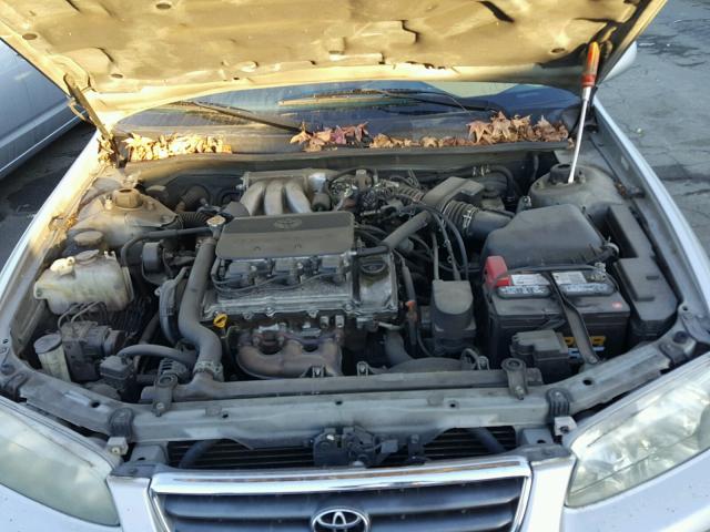 4T1BF28K21U121398 - 2001 TOYOTA CAMRY LE 银色 照片 7