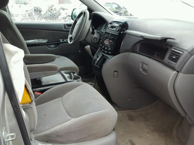 5TDBA23C74S012611 - 2004 TOYOTA SIENNA LE GRAY photo 5