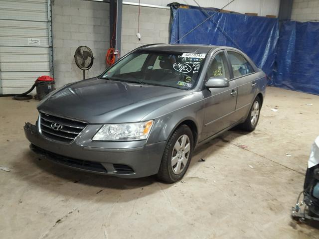 5NPET4AC1AH611026 - 2010 HYUNDAI SONATA GLS GRAY photo 2