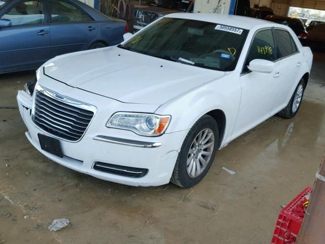 2C3CCAAG0CH127115 - 2012 CHRYSLER 300 WHITE photo 2