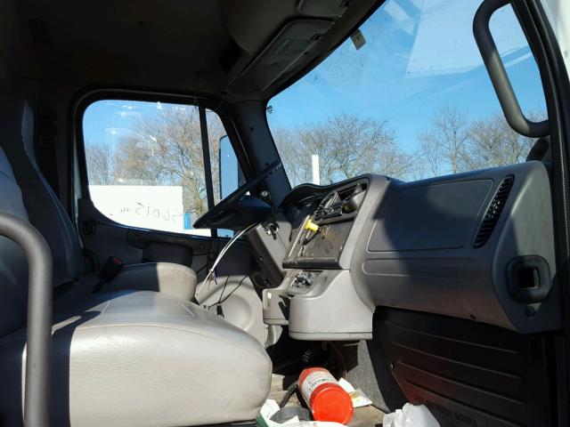 1FVACWDTX8HZ25602 - 2008 FREIGHTLINER M2 106 MED WHITE photo 5