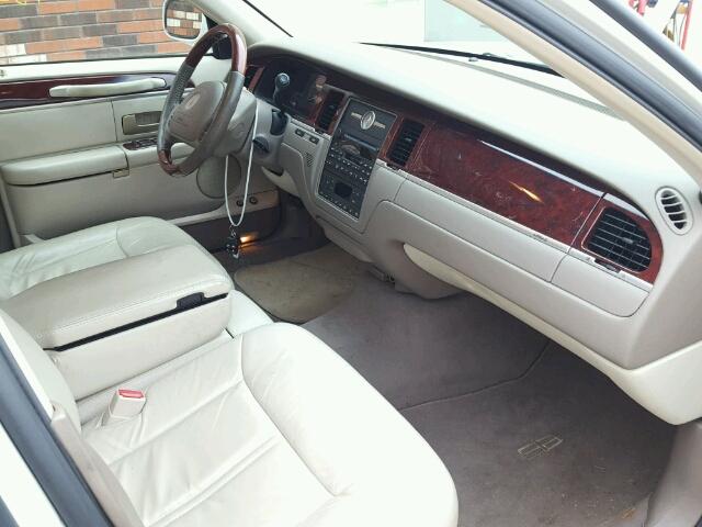 1LNHM83W04Y644686 - 2004 LINCOLN TOWN CAR U TAN photo 5