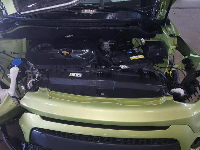 KNDJP3A58H7876653 - 2017 KIA SOUL + GREEN photo 7