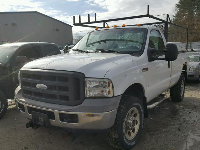 1FTWF31545EB99083 - 2005 FORD F350 SRW S WHITE photo 2