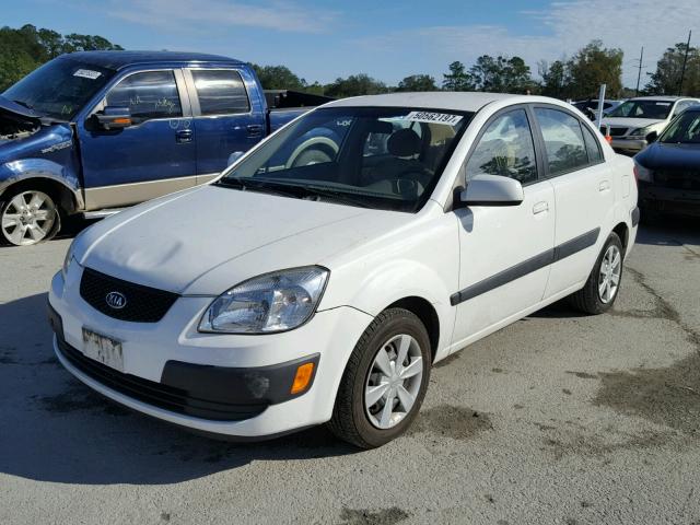 KNADE123866064824 - 2006 KIA RIO WHITE photo 2