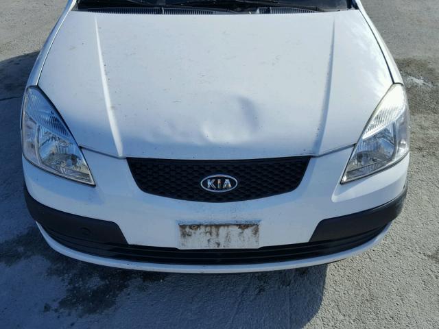 KNADE123866064824 - 2006 KIA RIO WHITE photo 7