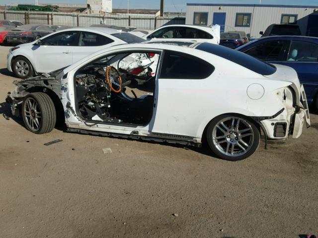 JTKDE177260082634 - 2006 TOYOTA SCION TC WHITE photo 9