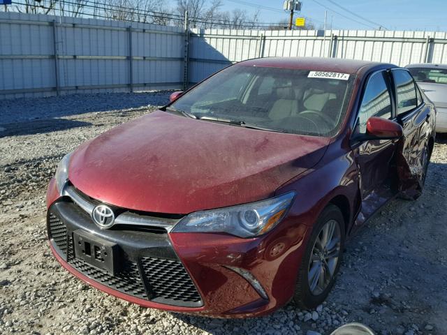 4T1BF1FKXHU693715 - 2017 TOYOTA CAMRY LE RED photo 2