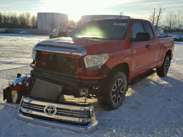 5TFUY5F13HX637958 - 2017 TOYOTA TUNDRA DOU ORANGE photo 2