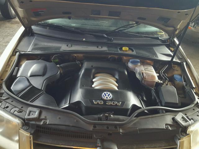 WVWWH63B41E263809 - 2001 VOLKSWAGEN PASSAT GLX 金色 照片 7