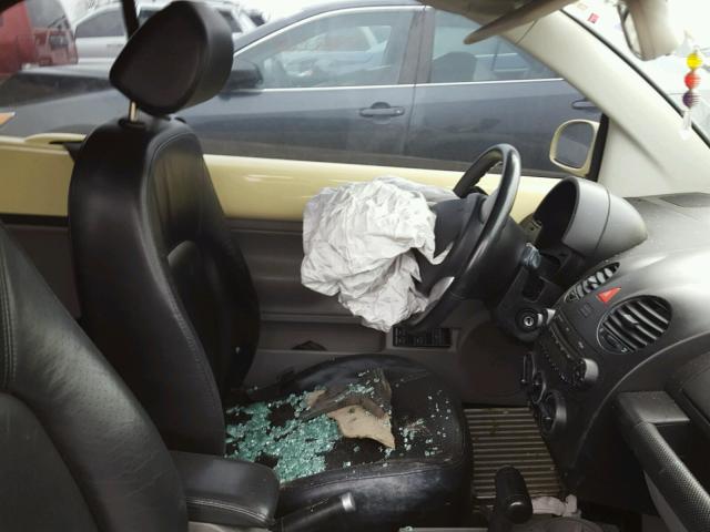 3VWCD31Y45M369601 - 2005 VOLKSWAGEN NEW BEETLE 黄色 照片 5