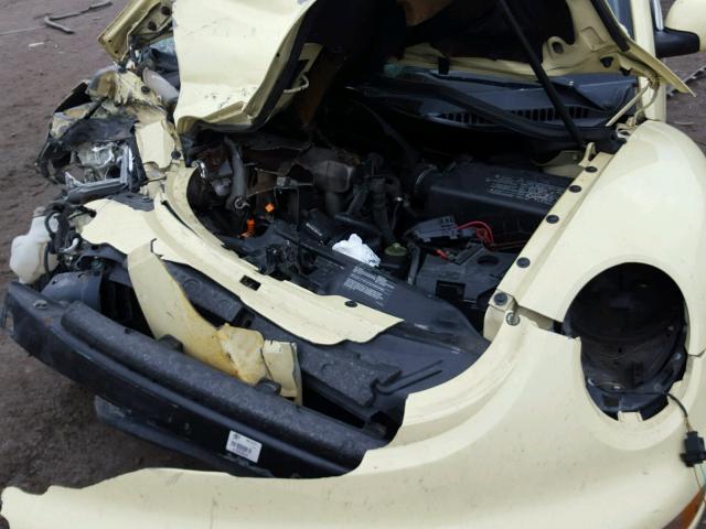 3VWCD31Y45M369601 - 2005 VOLKSWAGEN NEW BEETLE 黄色 照片 7