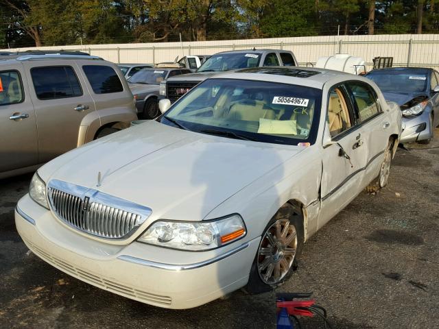 1LNHM82W06Y646877 - 2006 LINCOLN TOWN CAR S CREAM photo 2