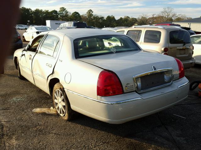 1LNHM82W06Y646877 - 2006 LINCOLN TOWN CAR S CREAM photo 3