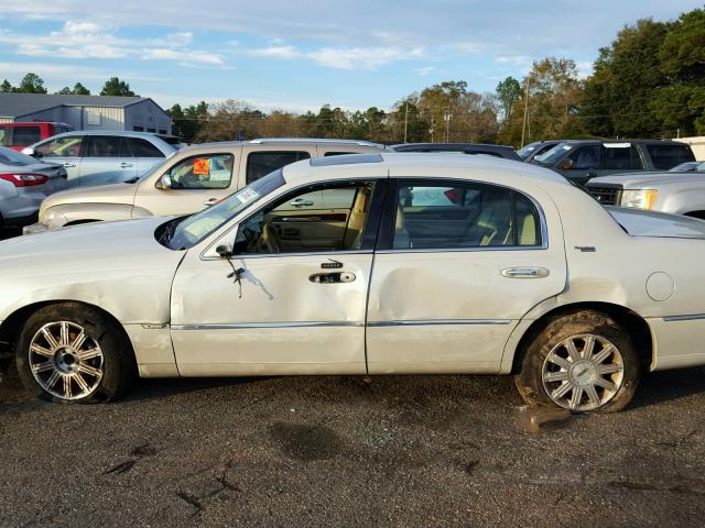 1LNHM82W06Y646877 - 2006 LINCOLN TOWN CAR S CREAM photo 9