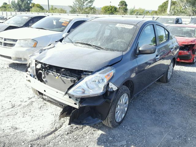 3N1CN7AP6HL872719 - 2017 NISSAN VERSA S GRAY photo 2