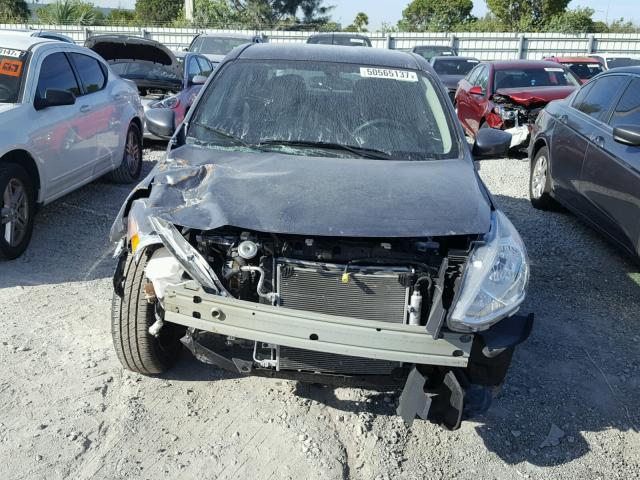 3N1CN7AP6HL872719 - 2017 NISSAN VERSA S GRAY photo 9