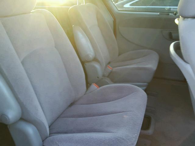 2C8GP74L61R295425 - 2001 CHRYSLER TOWN & COU RED photo 6