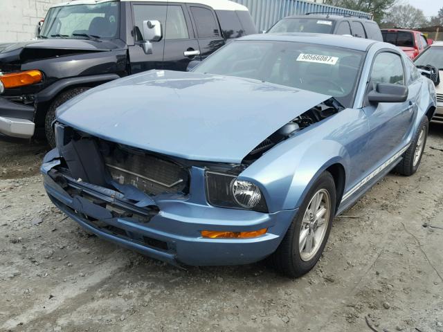 1ZVFT80N075237108 - 2007 FORD MUSTANG BLUE photo 2