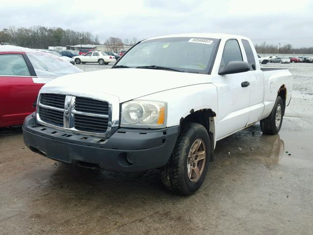 1D7HW42K75S258945 - 2005 DODGE DAKOTA SLT WHITE photo 2