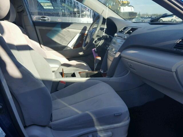 4T4BE46K49R066102 - 2009 TOYOTA CAMRY BASE BLUE photo 5