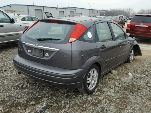 3FAFP37362R182934 - 2002 FORD FOCUS ZX5 GRAY photo 4