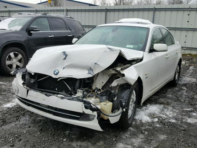 WBANV13579C156114 - 2009 BMW 528 XI WHITE photo 2