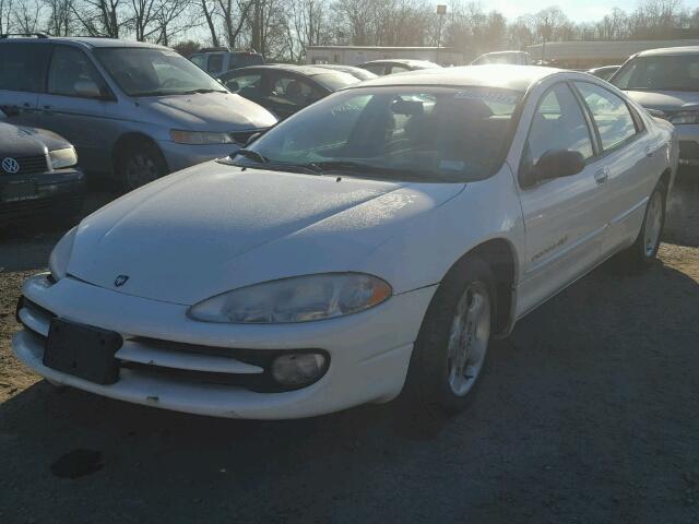 2B3HD76V7YH388081 - 2000 DODGE INTREPID R WHITE photo 2