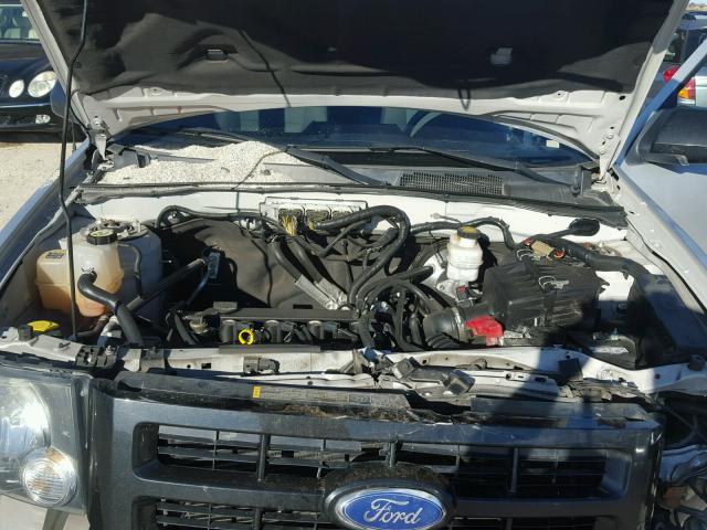 1FMCU0D79BKC10298 - 2011 FORD ESCAPE XLT SILVER photo 7