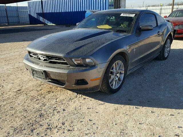 1ZVBP8AMXC5258759 - 2012 FORD MUSTANG SILVER photo 2