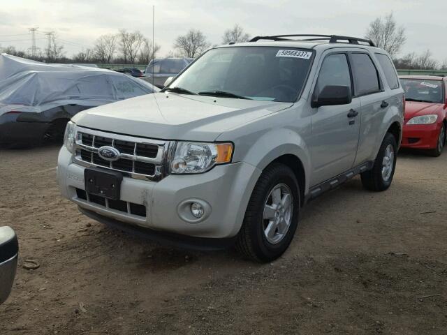 1FMCU03739KC59394 - 2009 FORD ESCAPE XLT WHITE photo 2