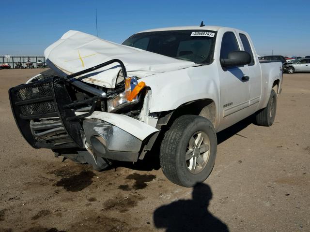 1GTR2VE39BZ175878 - 2011 GMC SIERRA K15 WHITE photo 2