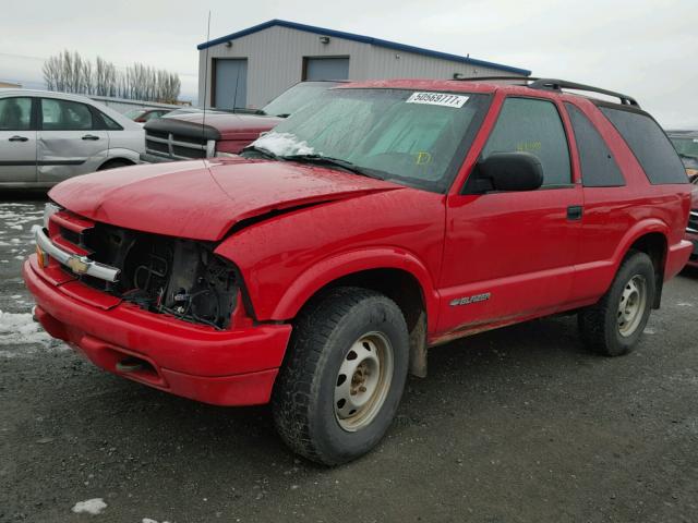 1GNCT18W5YK213164 - 2000 CHEVROLET BLAZER RED photo 2