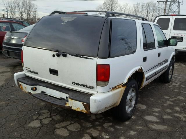 1GNDT13W9Y2403383 - 2000 CHEVROLET BLAZER WHITE photo 4