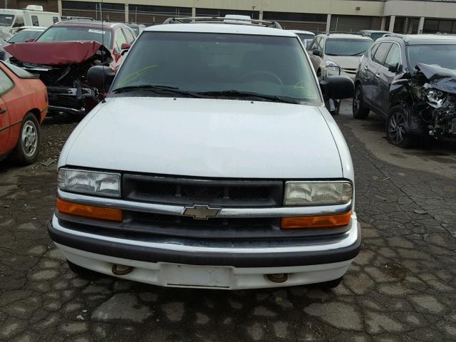 1GNDT13W9Y2403383 - 2000 CHEVROLET BLAZER WHITE photo 9