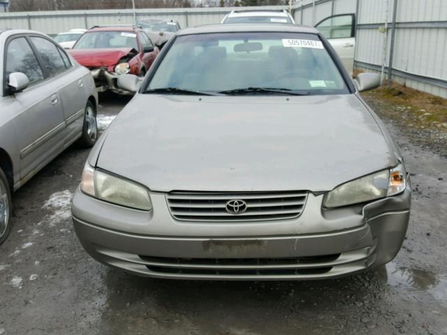 4T1BG22K1VU054501 - 1997 TOYOTA CAMRY CE BROWN photo 9