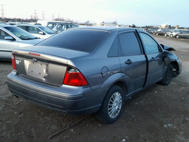 1FAFP34N47W287045 - 2007 FORD FOCUS ZX4 GRAY photo 4