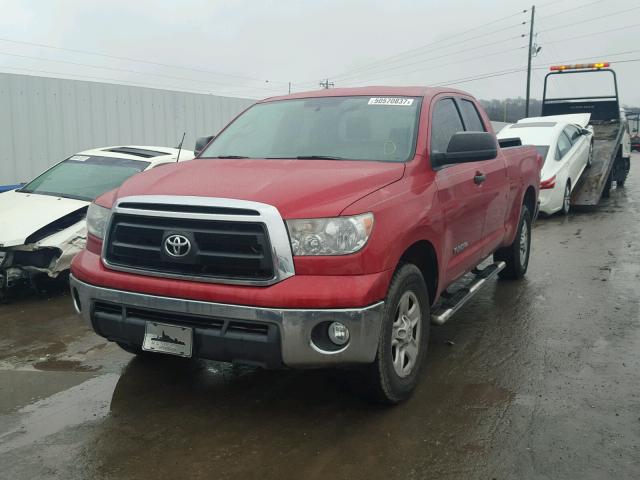 5TFRM5F10BX034829 - 2011 TOYOTA TUNDRA DOU RED photo 2