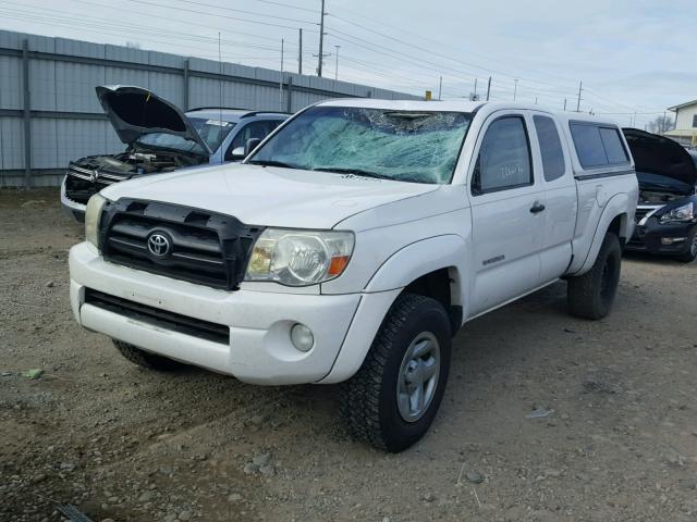 5TETU62NX6Z153927 - 2006 TOYOTA TACOMA PRE WHITE photo 2