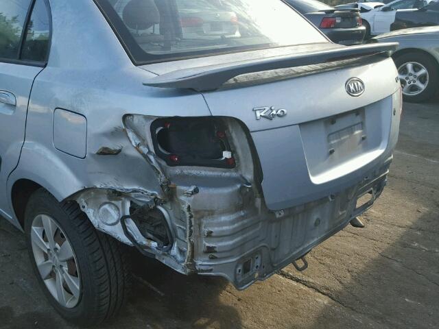 KNADE123186306467 - 2008 KIA RIO BASE SILVER photo 9