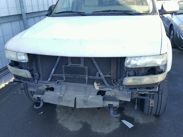 1GNEC13T52R173947 - 2002 CHEVROLET TAHOE C150 WHITE photo 9