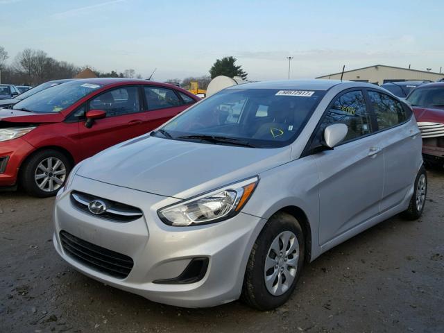 KMHCT4AE9GU122246 - 2016 HYUNDAI ACCENT SE SILVER photo 2