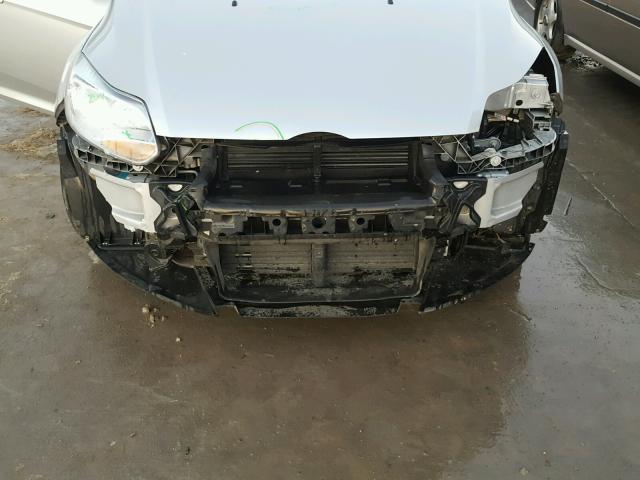 1FADP3K22EL143511 - 2014 FORD FOCUS SE SILVER photo 9